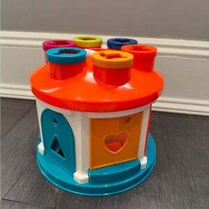 NWOT Battat Vibrant Shape Sorting Fine Motor House for Kids with Keys Toddler